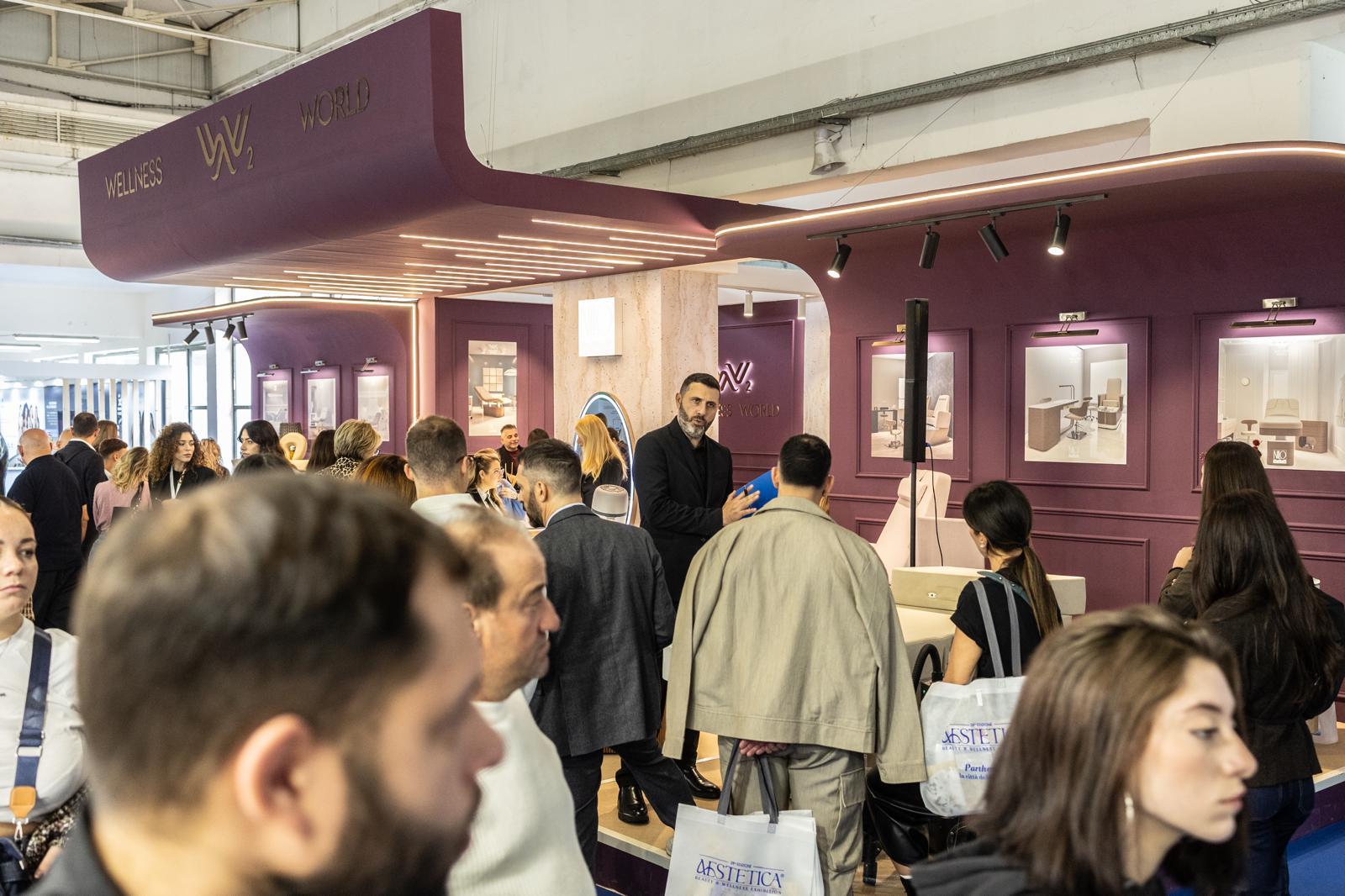 Visitatori allo stand Wellness World